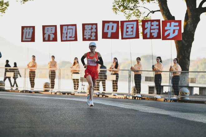 国产跑鞋迈入全局竞争球王会入口马拉松赛场(图3)