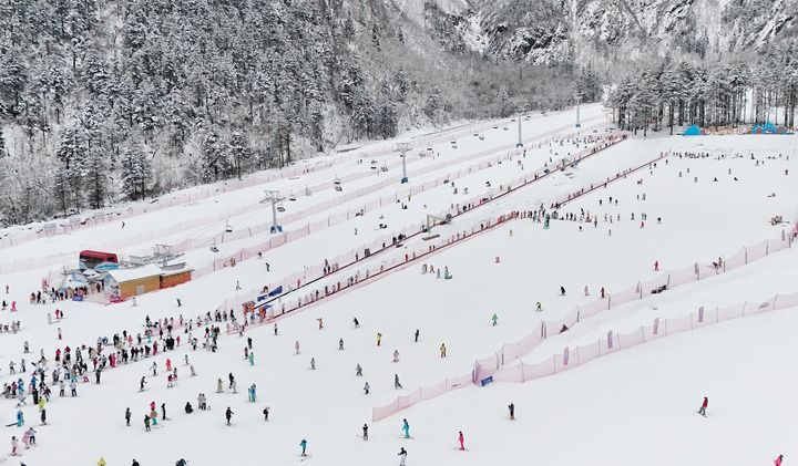 之约 点亮冬日经济球王会平台邂逅冰雪(图4)