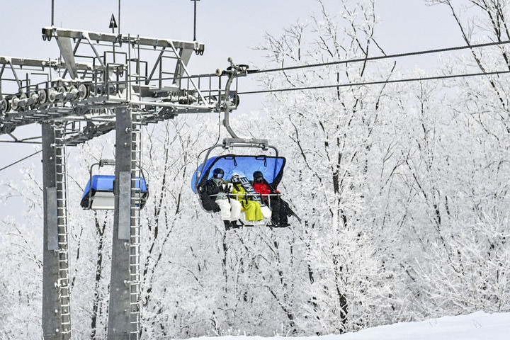 之约 点亮冬日经济球王会平台邂逅冰雪(图8)