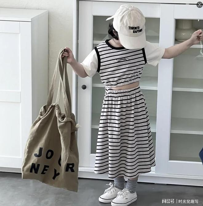 合店童装丰富小朋友多姿多彩的童话世界球王会app成都卿攸涞服饰有限公司集(图2)