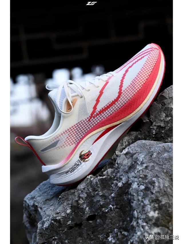 的10双运动鞋国货霸榜了！碾压耐克阿迪！今年卖最火(图3)